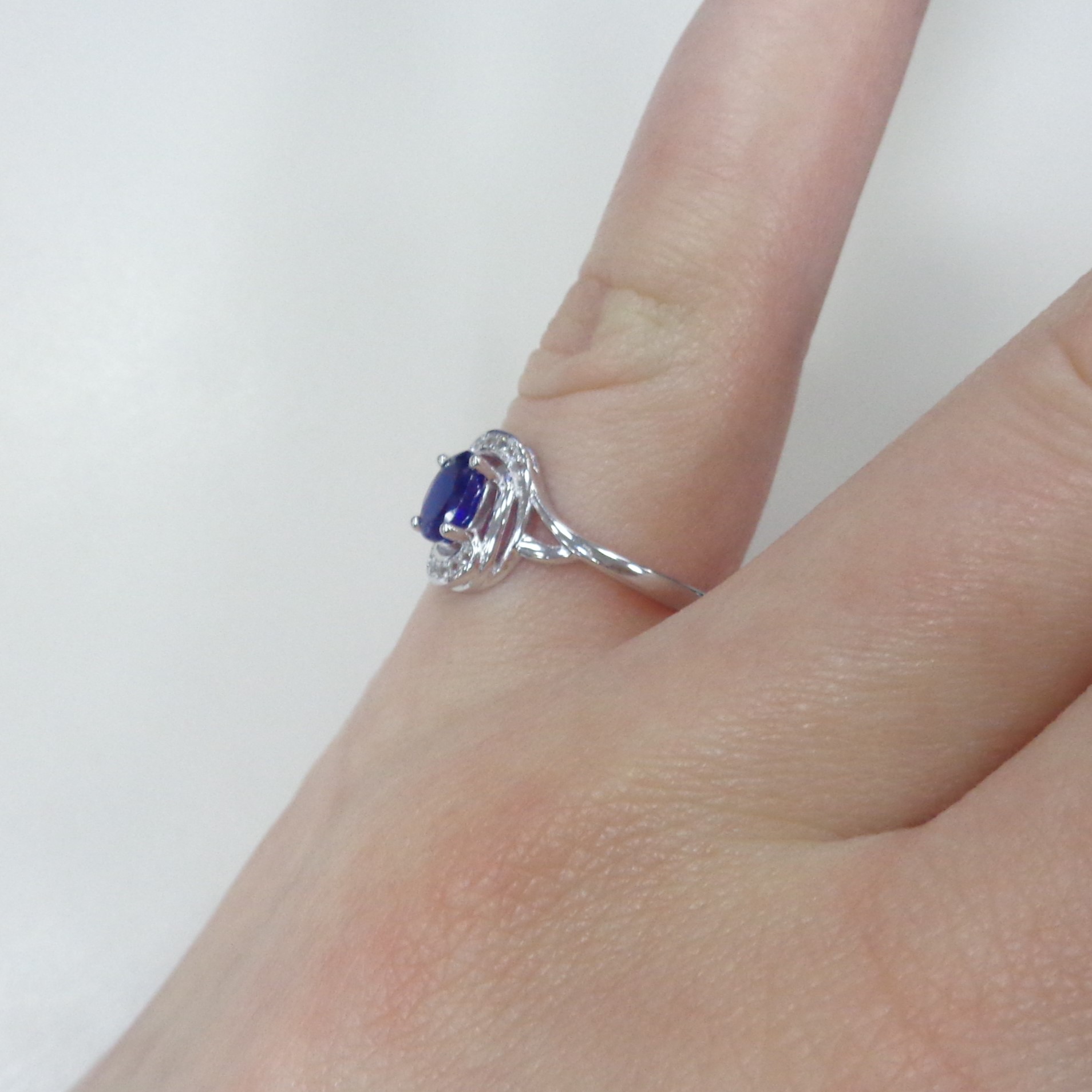 Серебряное кольцо с сапфиром